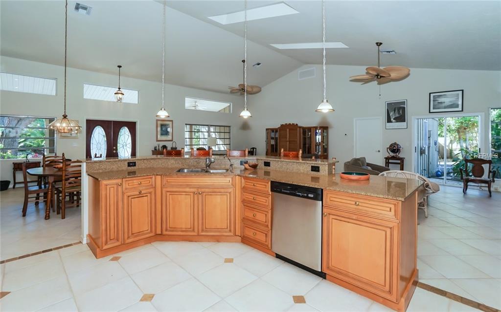 1631 SPRING CREEK DRIVE, SARASOTA, Florida 34239, 4 Bedrooms Bedrooms, 6 Rooms Rooms,3 BathroomsBathrooms,Residential,For sale,SPRING CREEK,A4209885