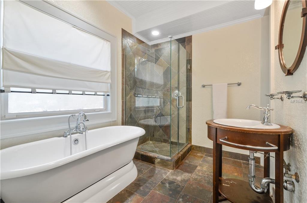 1615 E AMELIA STREET, ORLANDO, Florida 32803, 4 Bedrooms Bedrooms, 9 Rooms Rooms,3 BathroomsBathrooms,Residential,For sale,AMELIA,O5556162