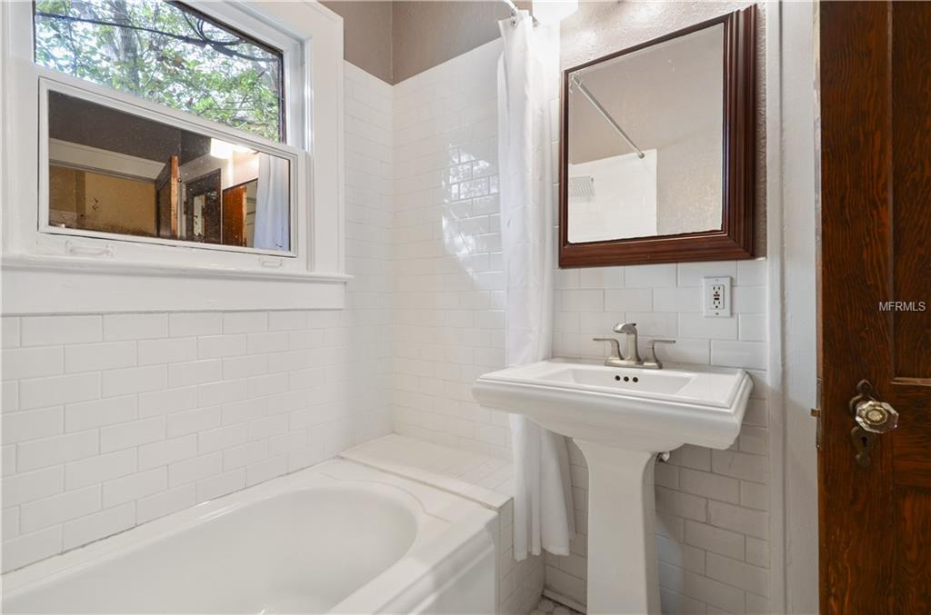 1615 E AMELIA STREET, ORLANDO, Florida 32803, 4 Bedrooms Bedrooms, 9 Rooms Rooms,3 BathroomsBathrooms,Residential,For sale,AMELIA,O5556162