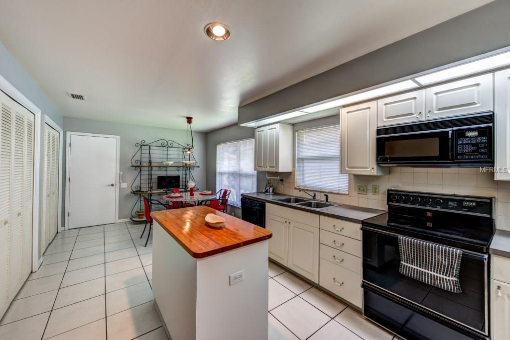 4321 MUIRFIELD DRIVE, BRADENTON, Florida 34210, 2 Bedrooms Bedrooms, 8 Rooms Rooms,2 BathroomsBathrooms,Residential,For sale,MUIRFIELD,A4208618