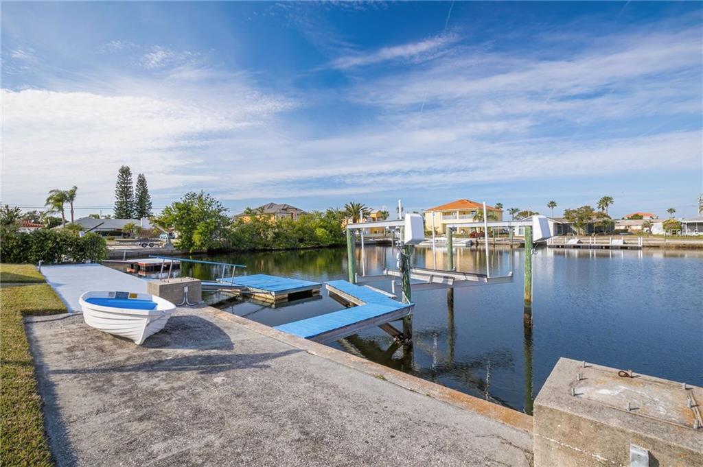 3617 HARBORVIEW COURT, NEW PORT RICHEY, Florida 34652, 3 Bedrooms Bedrooms, 7 Rooms Rooms,2 BathroomsBathrooms,Residential,For sale,HARBORVIEW,W7637616