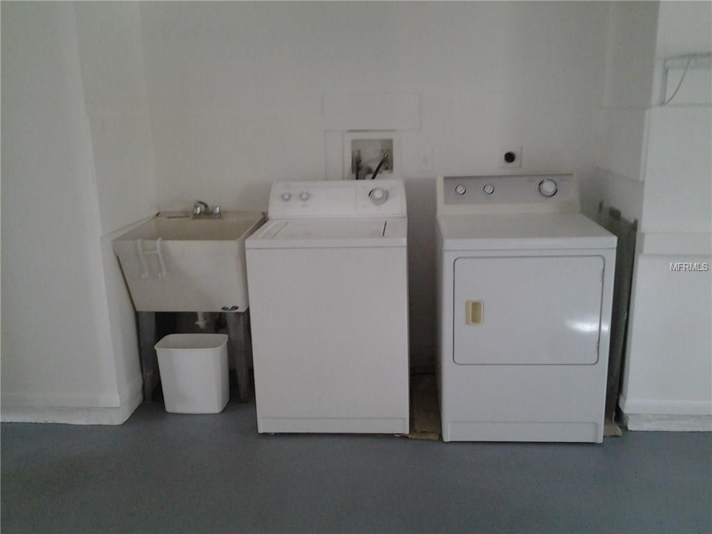 1915 DALECROFT ROAD, SARASOTA, Florida 34235, 2 Bedrooms Bedrooms, 7 Rooms Rooms,2 BathroomsBathrooms,Residential,For sale,DALECROFT,A4210108